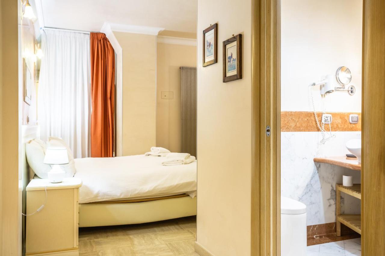 Luxury Inn Opera Roma Esterno foto