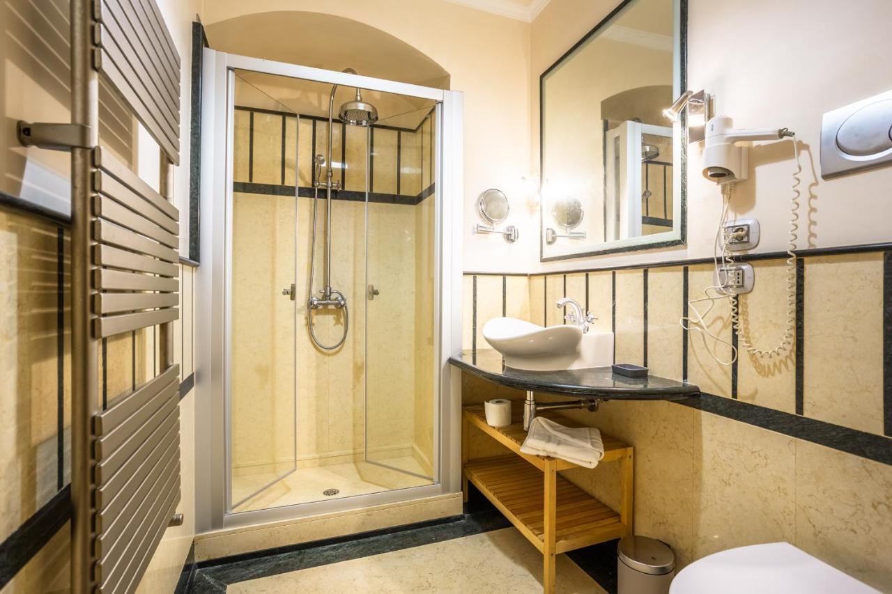 Luxury Inn Opera Roma Esterno foto
