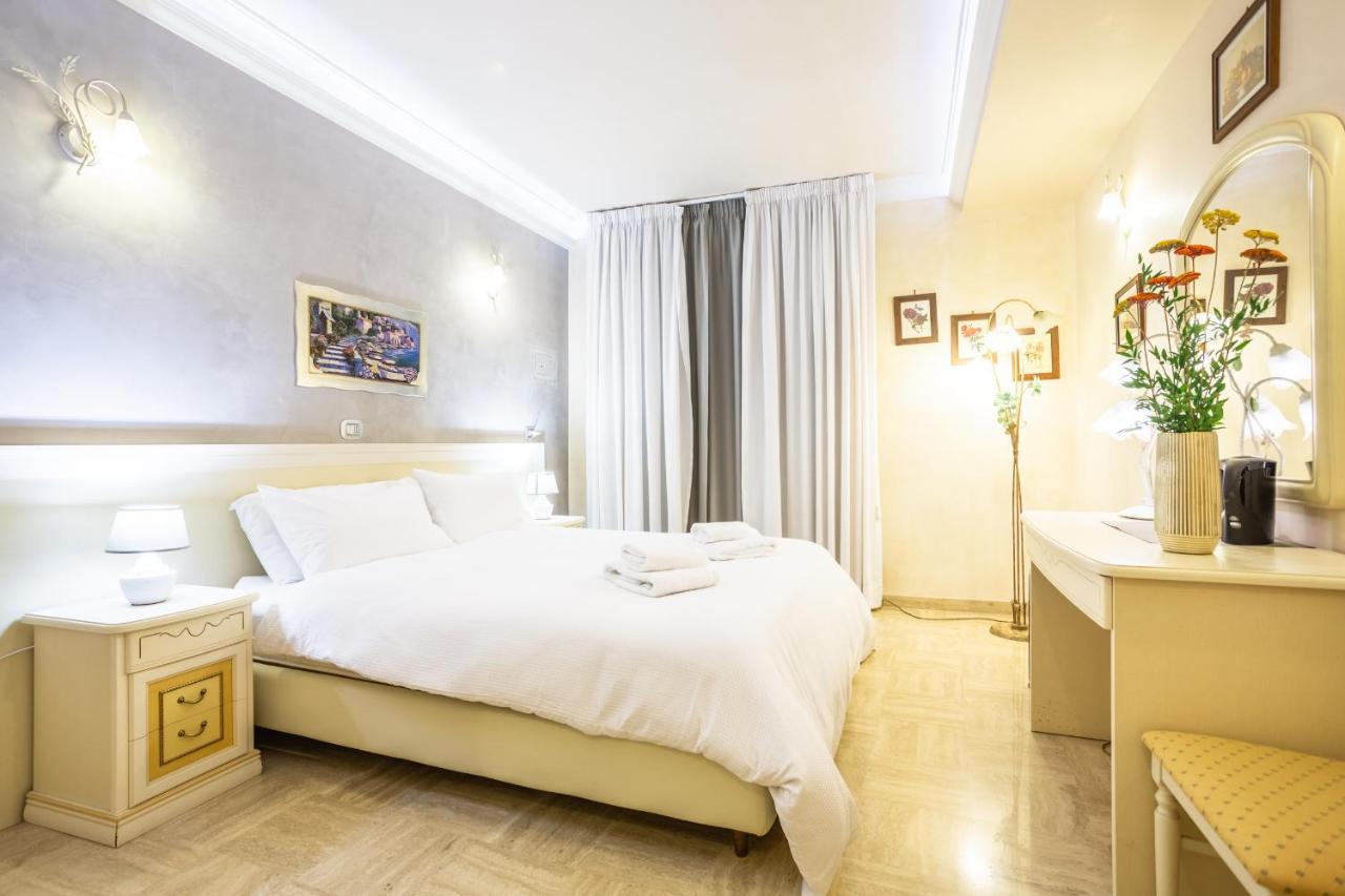 Luxury Inn Opera Roma Esterno foto
