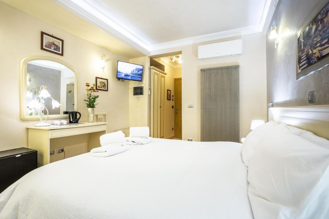 Luxury Inn Opera Roma Esterno foto