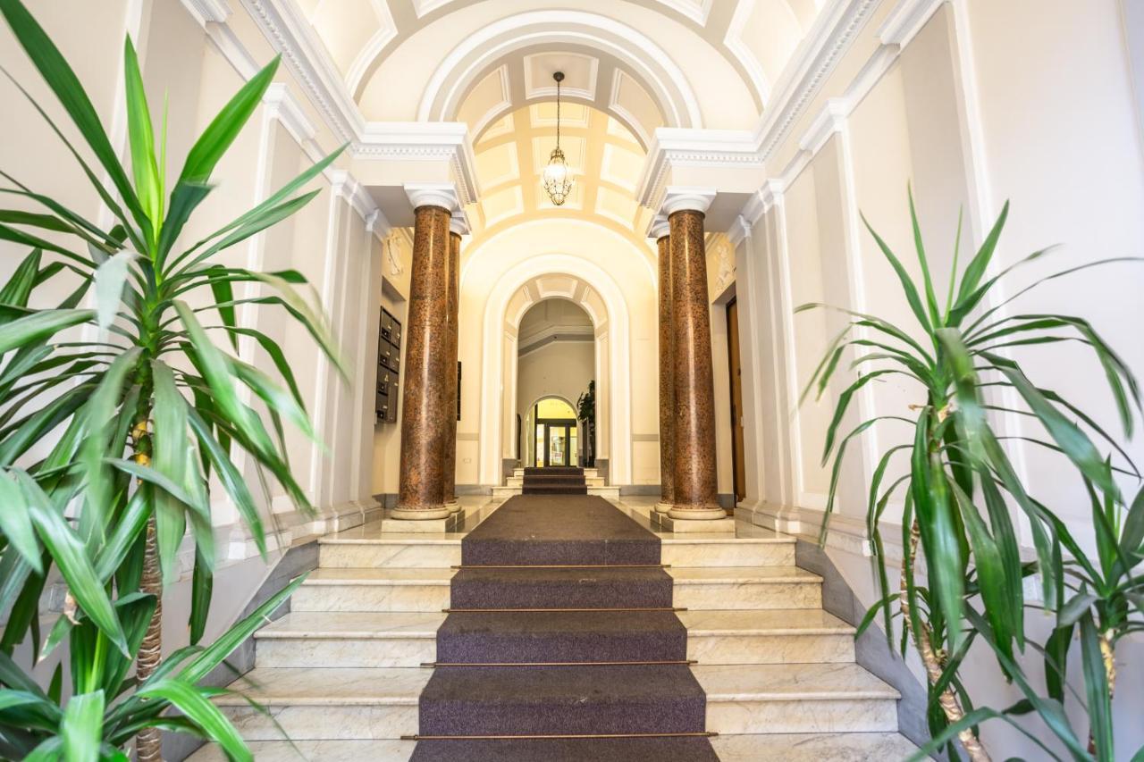 Luxury Inn Opera Roma Esterno foto