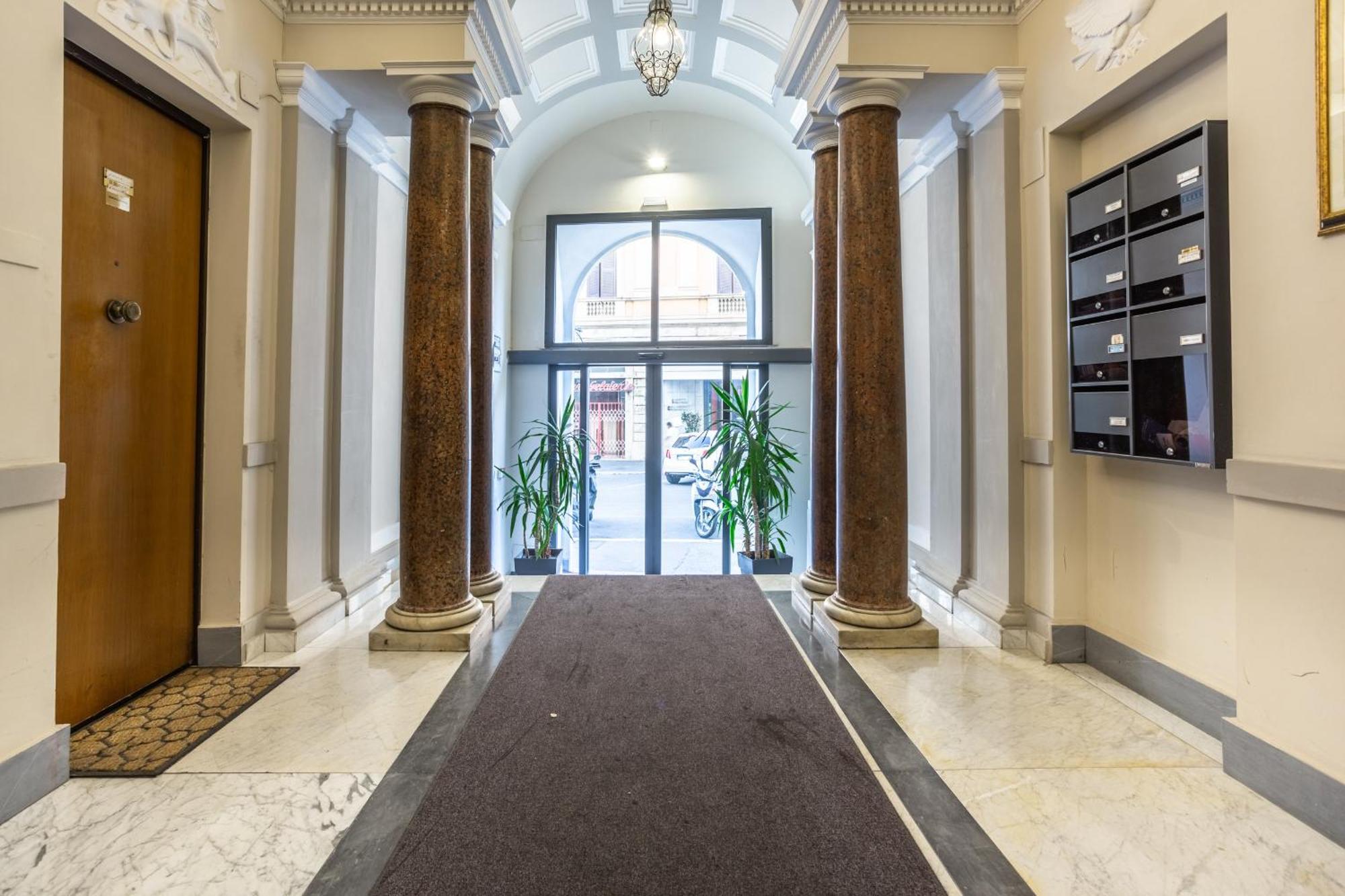 Luxury Inn Opera Roma Esterno foto