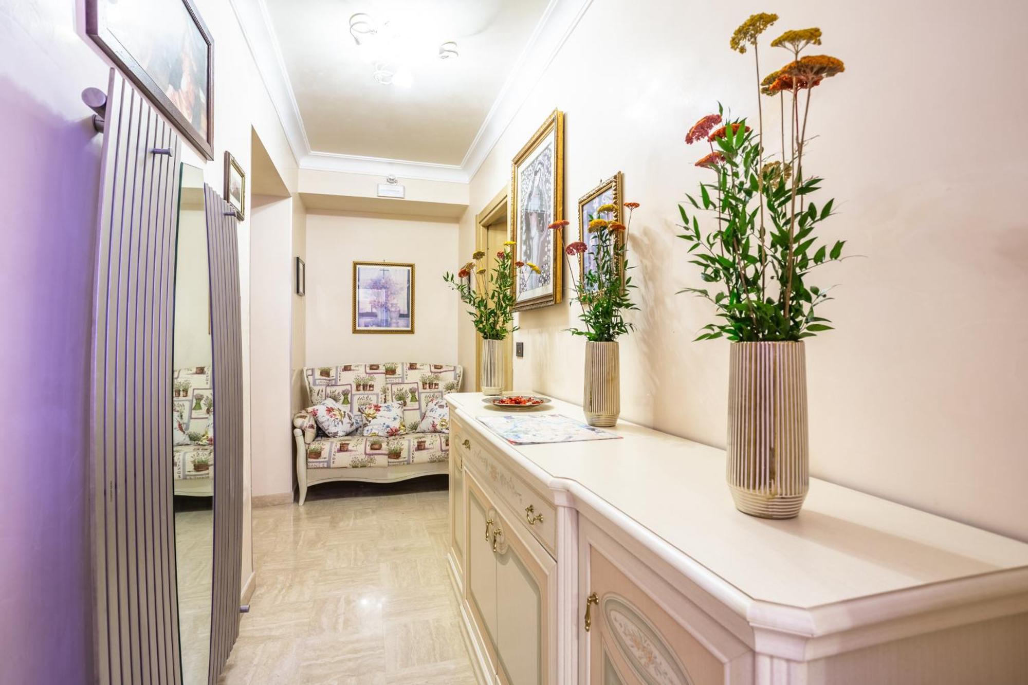 Luxury Inn Opera Roma Esterno foto