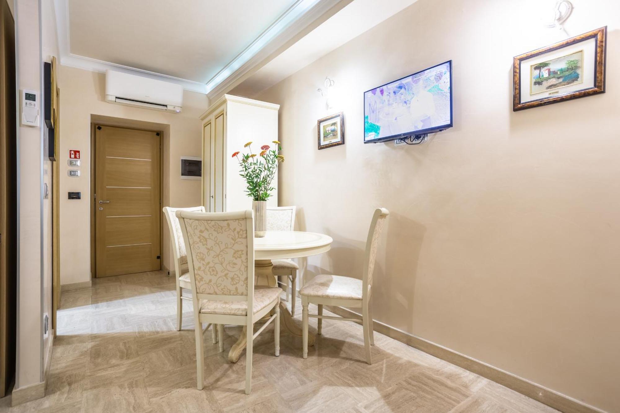 Luxury Inn Opera Roma Esterno foto