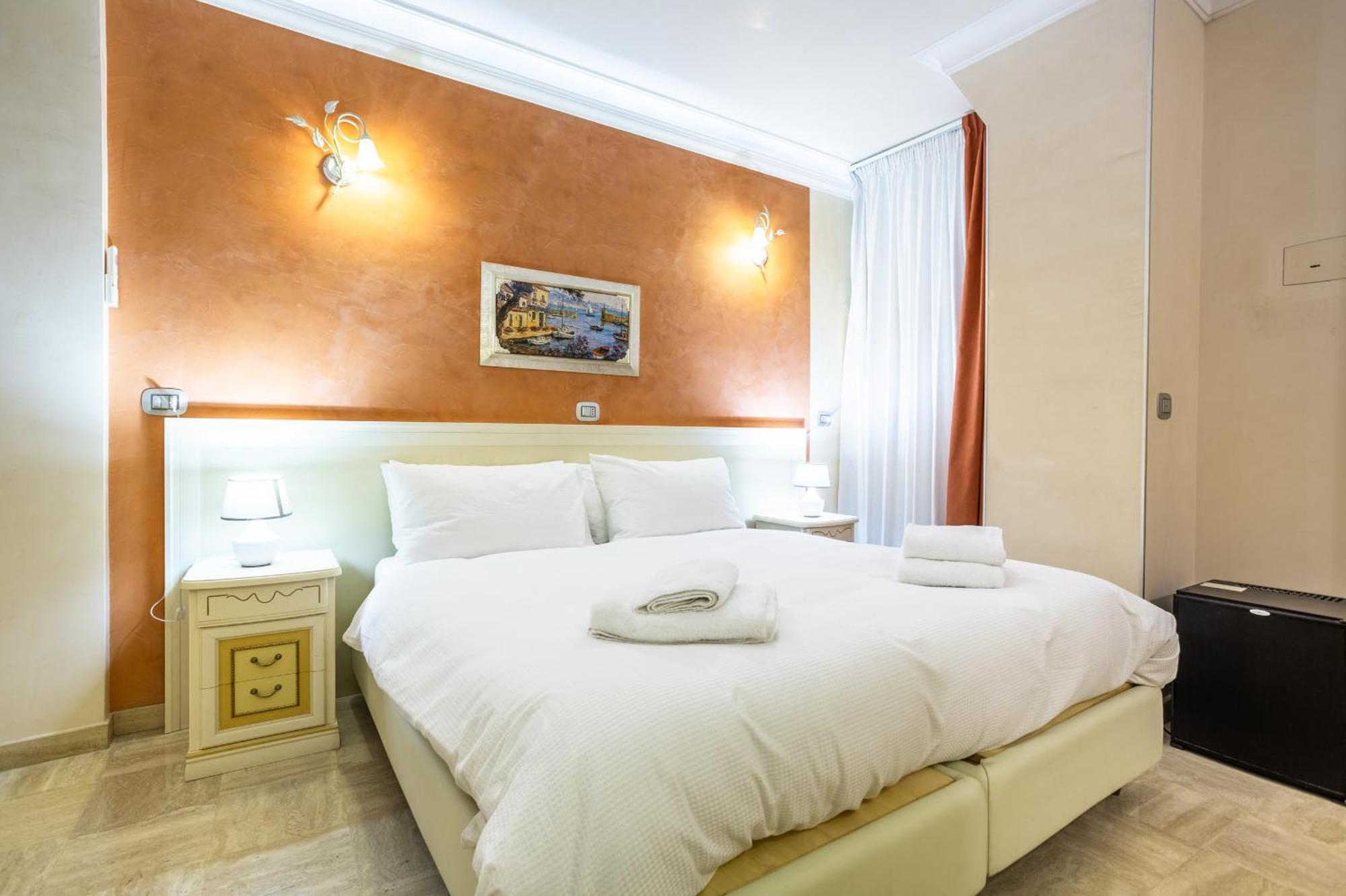 Luxury Inn Opera Roma Esterno foto