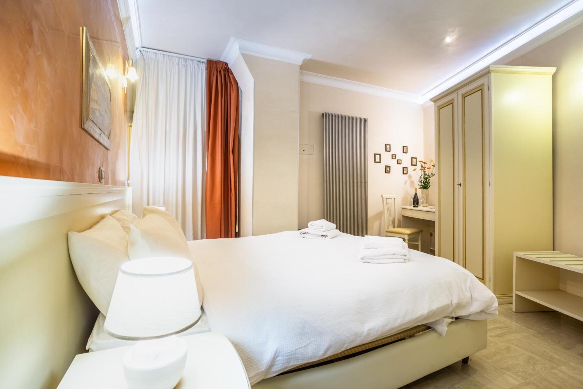 Luxury Inn Opera Roma Esterno foto